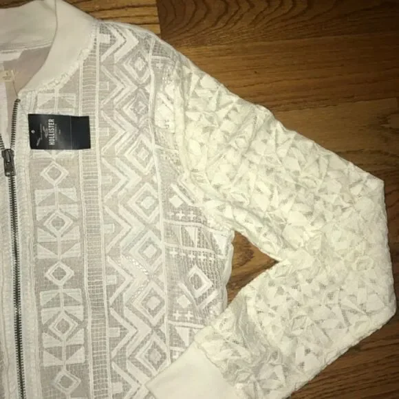 New Hollister top  - Picture 4 of 7